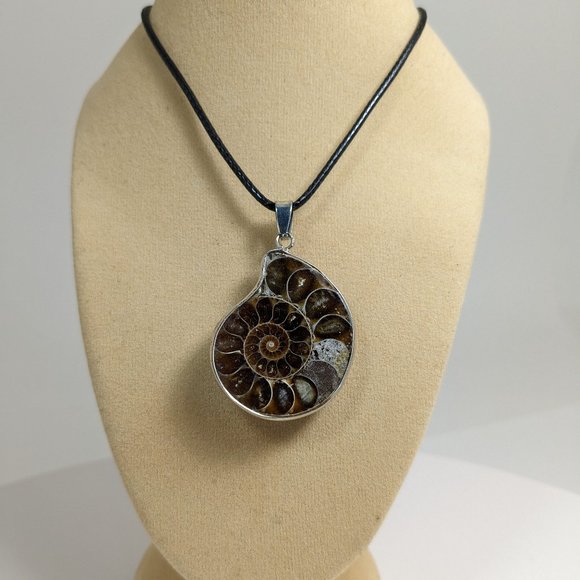 Ammonite necklace, stone slice, gemstone jewelry, fossil, gift idea, animal - Picture 1 of 3